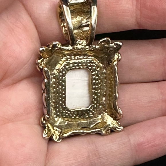 High end Costume Jewelry 2 tone Pendant Fleur de li /Mother of Pearl cabochon 2” - Picture 4 of 7